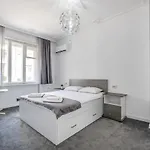 Jazz & Wine Apartment & Next To Sea Garden & Parking & Hbo & Netflix & 2 Bathrooms Apartament
