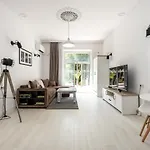 Jazz & Wine Apartment & Next To Sea Garden & Parking & Hbo & Netflix & 2 Bathrooms *