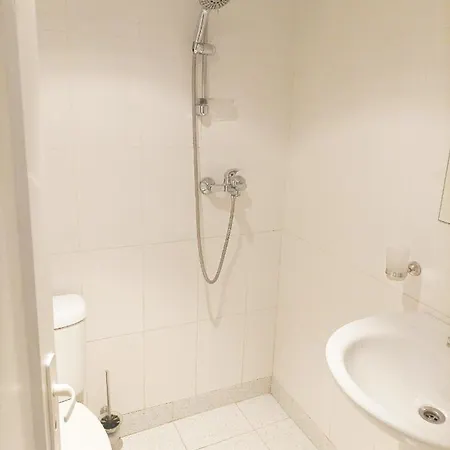 Jazz & Wine & Next To Sea Garden & Parking & Hbo & Netflix & 2 Bathrooms Apartment *