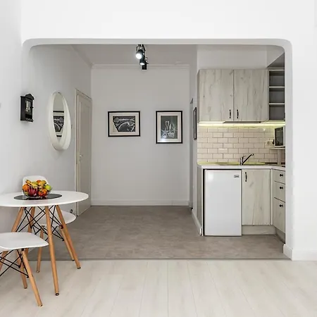 Jazz & Wine & Next To Sea Garden & Parking & Hbo & Netflix & 2 Bathrooms Apartment