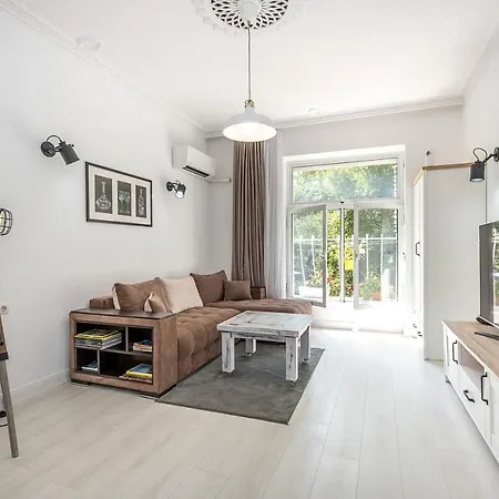 Jazz & Wine & Next To Sea Garden & Parking & Hbo & Netflix & 2 Bathrooms Apartment *