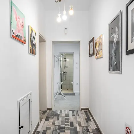 Apartment Jazz & Wine & Next To Sea Garden & Parking & Hbo & Netflix & 2 Bathrooms