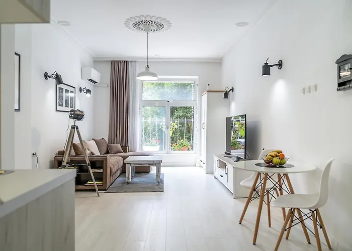 Jazz & Wine Apartment & Next To Sea Garden & Parking & Hbo & Netflix & 2 Bathrooms Διαμέρισμα *